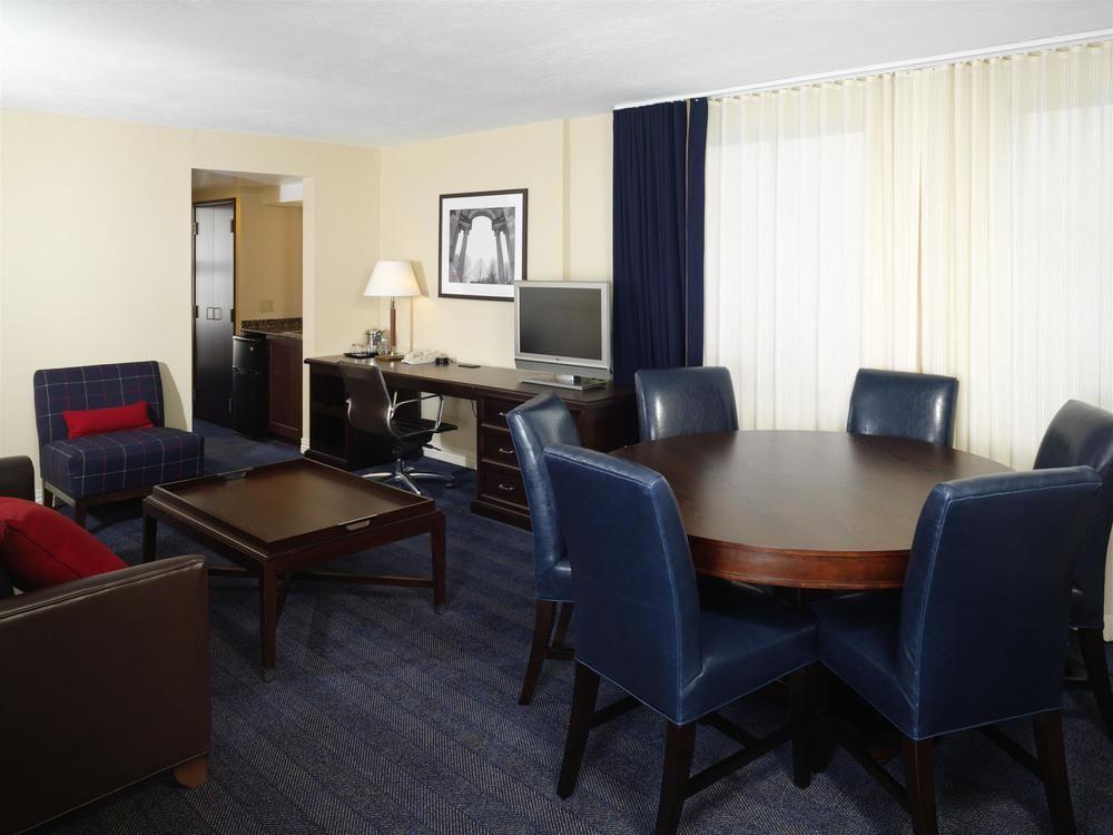 Sheraton Suites Philadelphia Airport Экстерьер фото