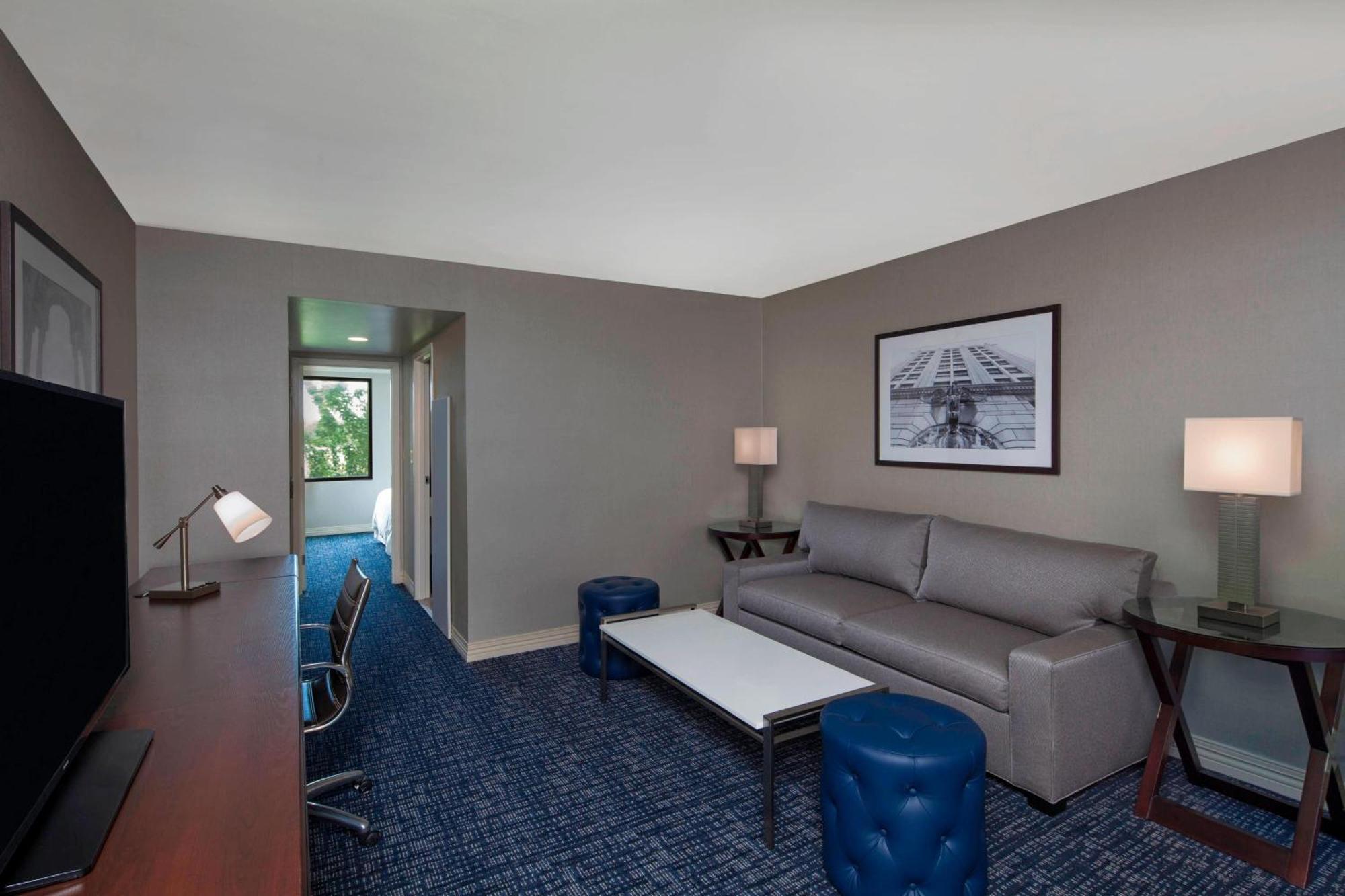Sheraton Suites Philadelphia Airport Экстерьер фото
