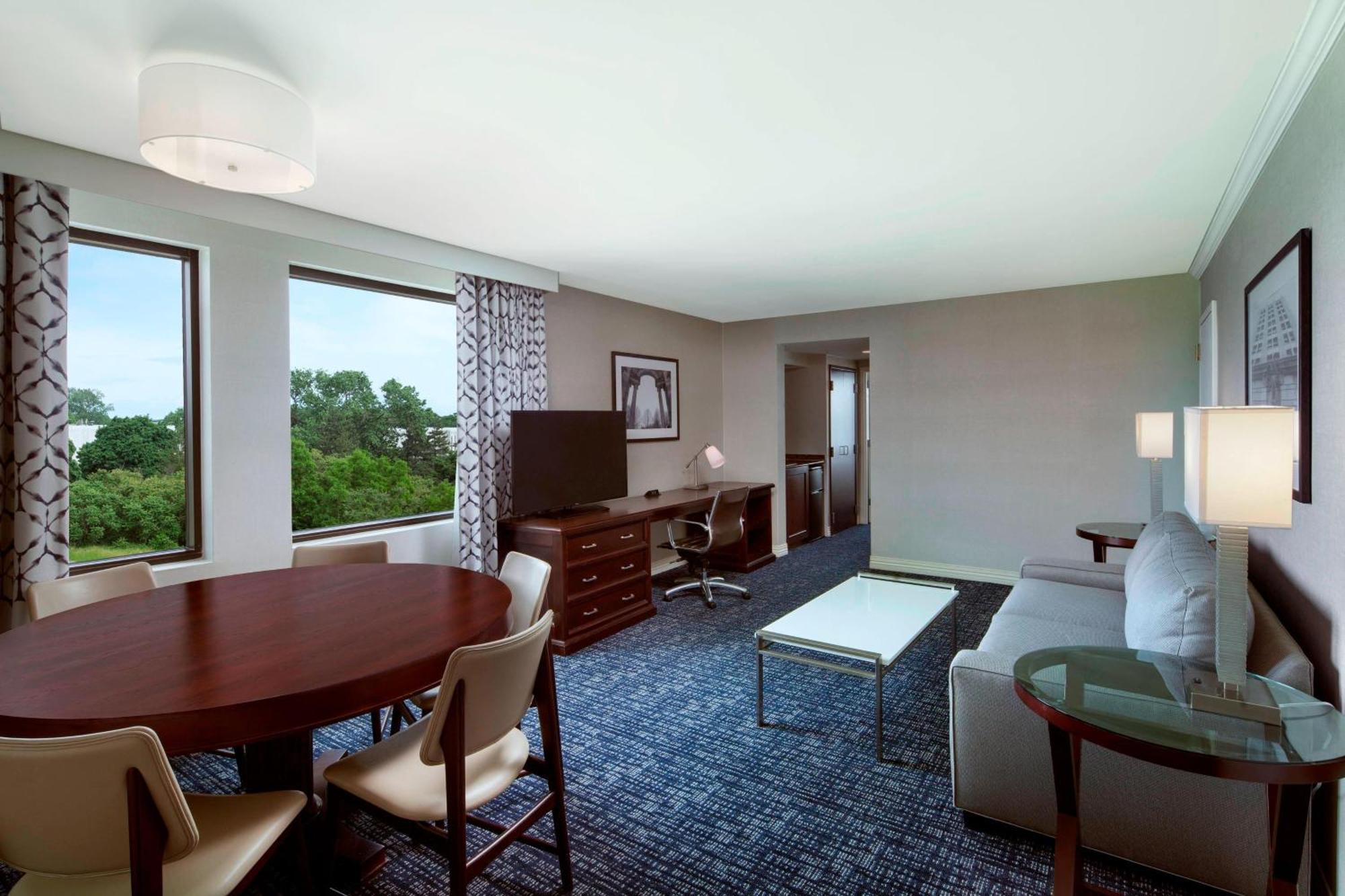 Sheraton Suites Philadelphia Airport Экстерьер фото