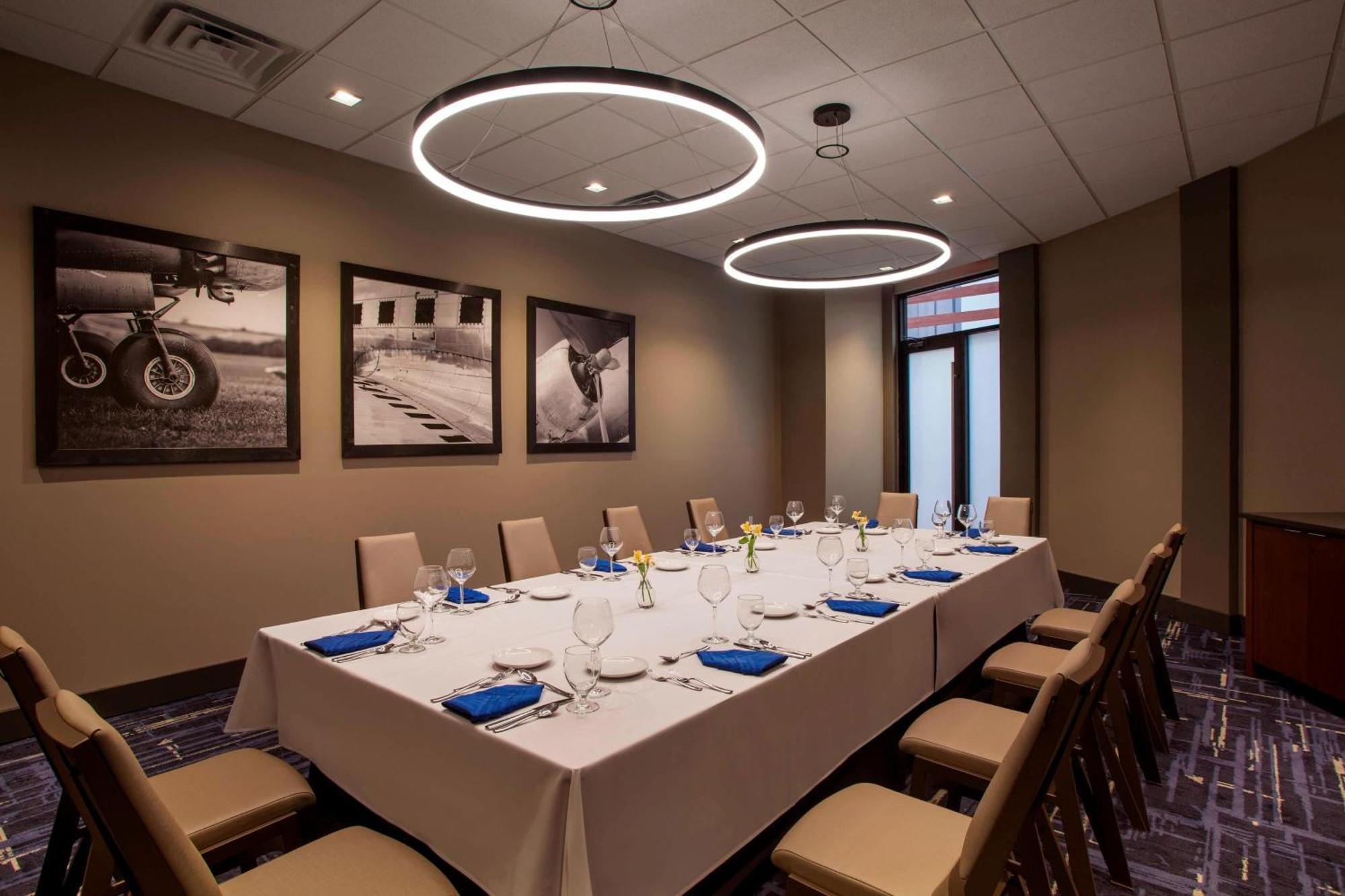 Sheraton Suites Philadelphia Airport Экстерьер фото