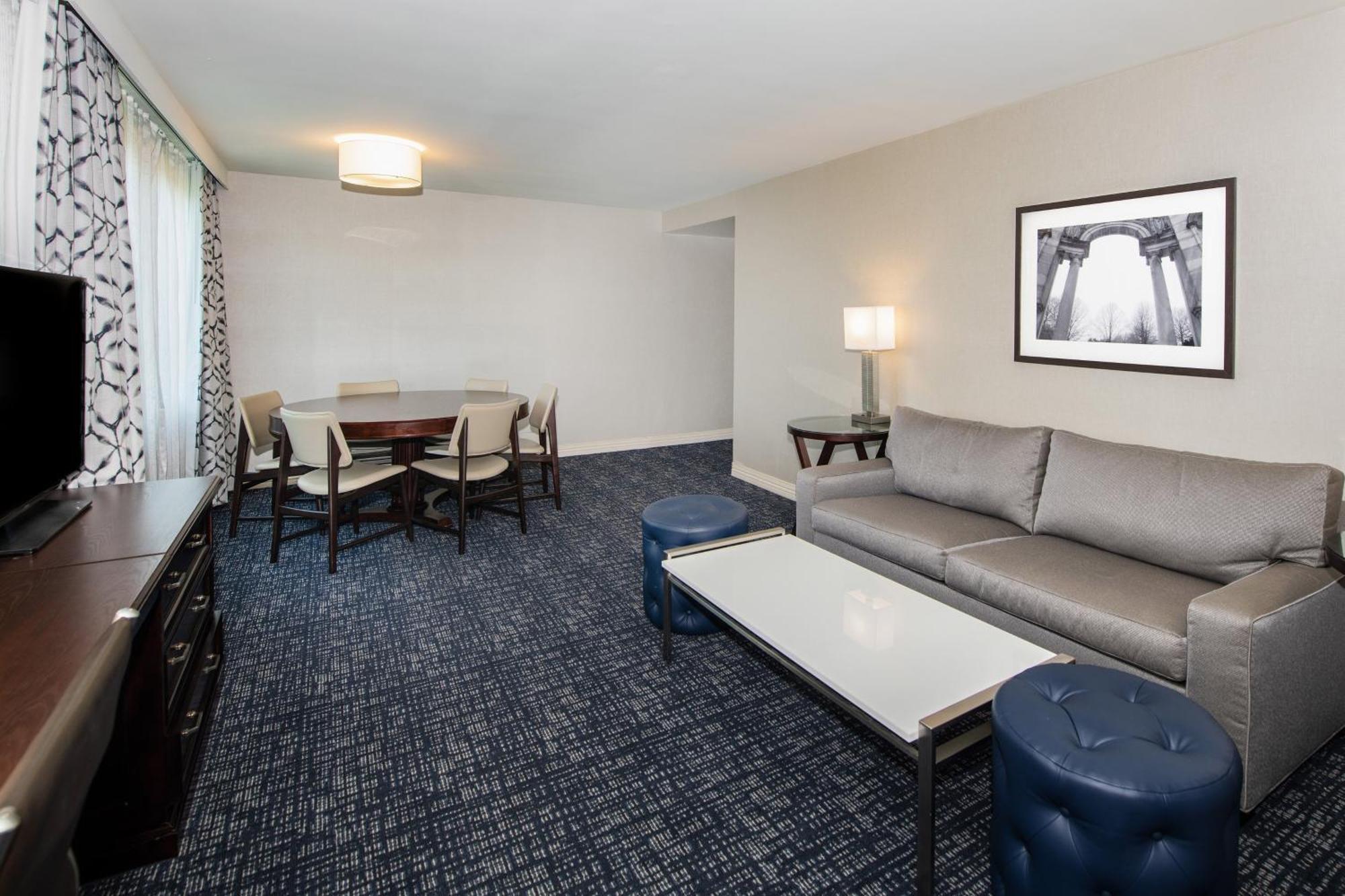 Sheraton Suites Philadelphia Airport Экстерьер фото
