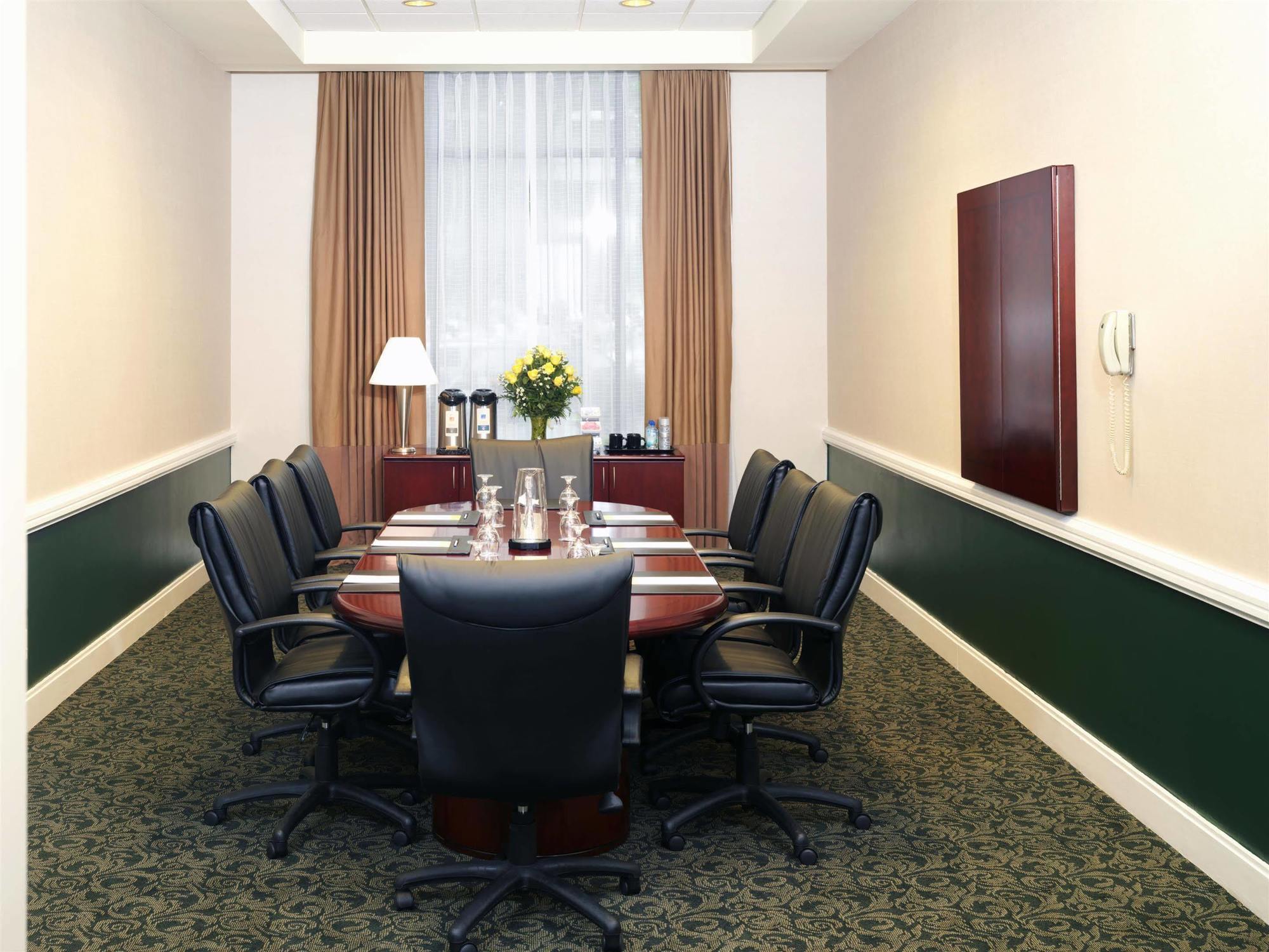 Sheraton Suites Philadelphia Airport Удобства фото